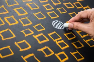 5 key tips for social media marketing 2 rows of square drawings with one circle in the middle
