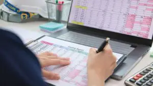 budget control in hr