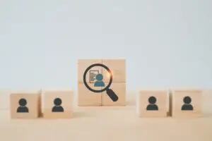 magnifying glass highlighting the audience segment