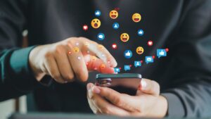 How to boost your organic reach on social media 3 engaging with audience online