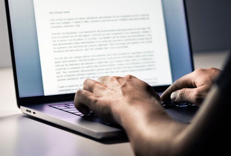 Blog 2 b2b content marketing on desktop