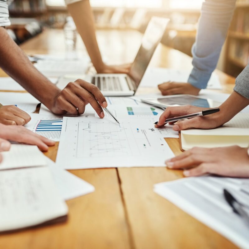 Social media for e-commerce businesses 4 marketers working on targeting