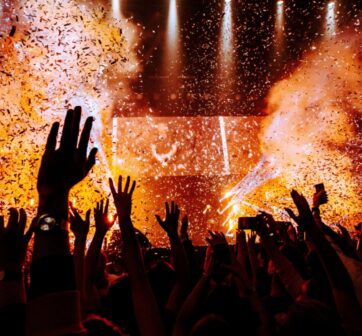 Player plus live concert
