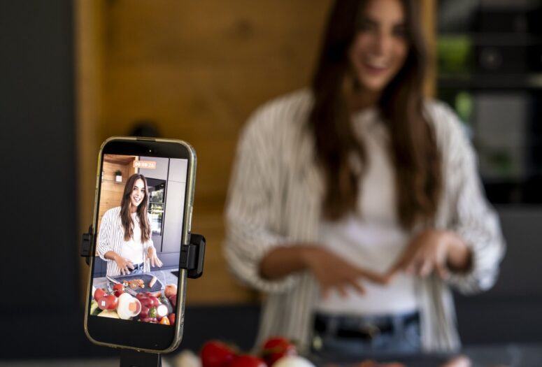 using smartphone to film high quality videos