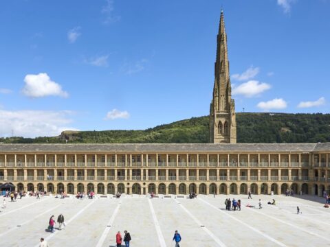 image of the piece hall building